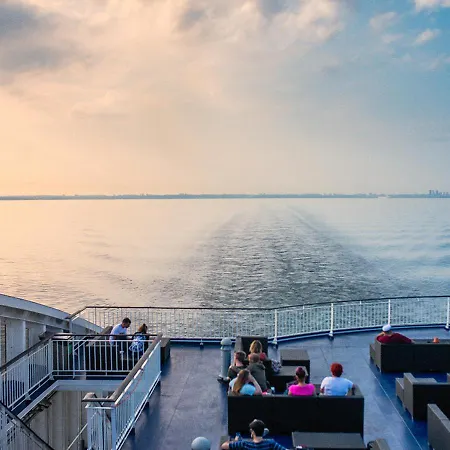 Viking Line Ferry Viking Xprs - One-way Journey From To Tallinn  赫尔辛基
